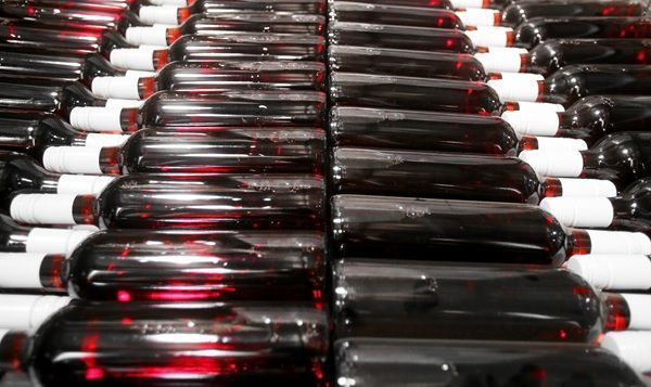 bouteilles de vin rouge